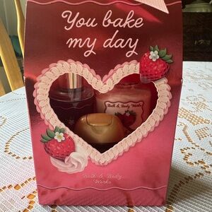 Bath & Body Works Strawberry Poundcake Gift Set.